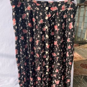 Perfect 90’s throwback floral skirt